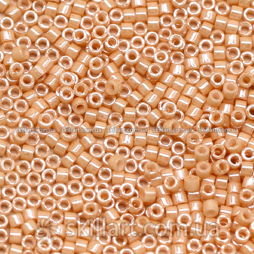 Бисер DB-205 Miyuki Delica Beads 11/0 (жемчужное, пряженное молоко)